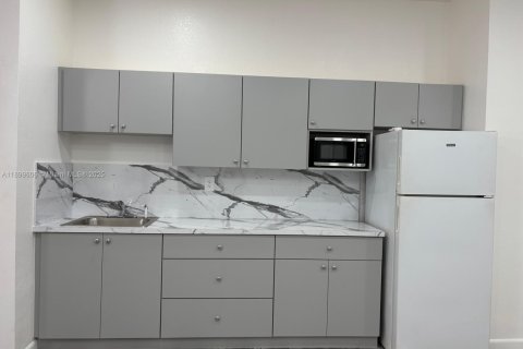 Commercial property in Homestead, Florida 1 bedroom, 193.98 sq.m. № 1950885 - photo 13
