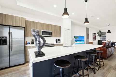 Condo in Doral, Florida, 2 bedrooms  № 2018545 - photo 5