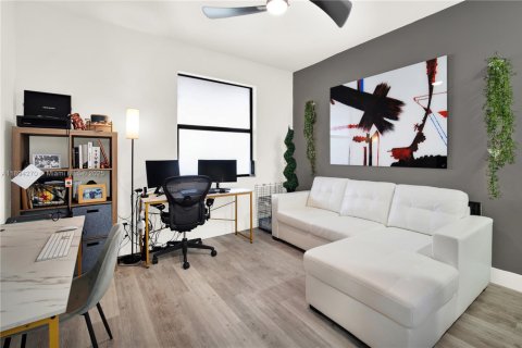 Condo in Doral, Florida, 2 bedrooms  № 2018545 - photo 18