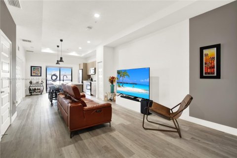 Condo in Doral, Florida, 2 bedrooms  № 2018545 - photo 3