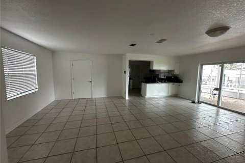Casa en alquiler en Tampa, Florida, 4 dormitorios, 136.19 m2 № 1915165 - foto 7