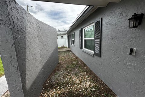 Casa en alquiler en Tampa, Florida, 4 dormitorios, 136.19 m2 № 1915165 - foto 6