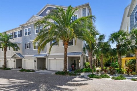 Touwnhouse à vendre à Saint Petersburg, Floride: 3 chambres, 183.02 m2 № 1777292 - photo 1
