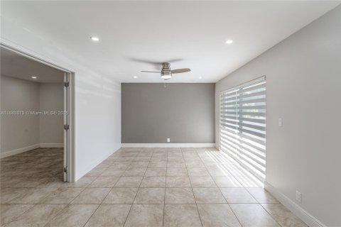 Casa en venta en Davie, Florida, 4 dormitorios, 181.9 m2 № 1840795 - foto 12
