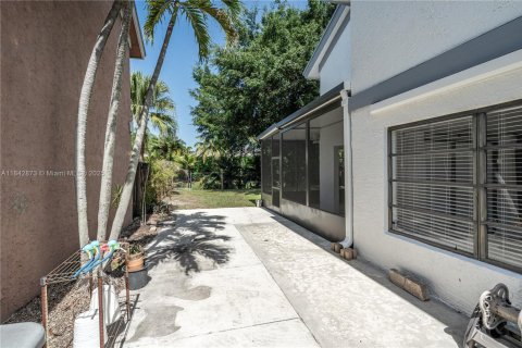 Casa en venta en Davie, Florida, 4 dormitorios, 181.9 m2 № 1840795 - foto 4