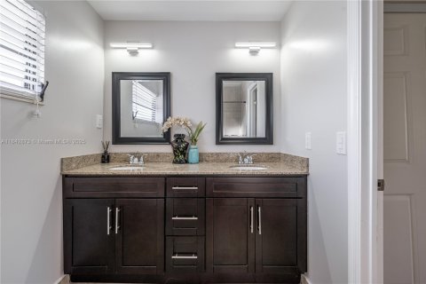 Casa en venta en Davie, Florida, 4 dormitorios, 181.9 m2 № 1840795 - foto 22