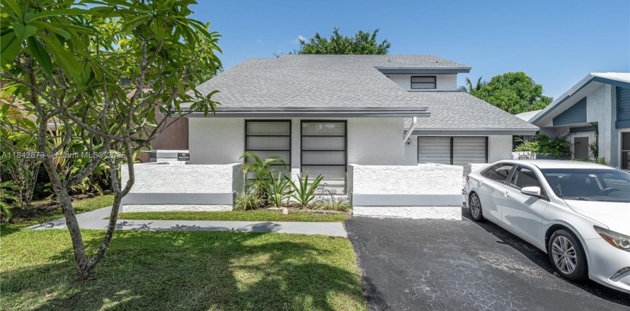 Casa en Davie, Florida 4 dormitorios, 181.9 m2 № 1840795