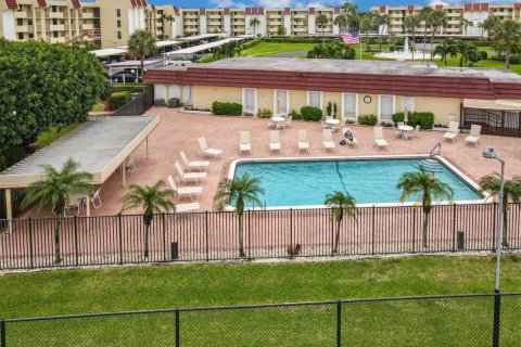 Condo in Boca Raton, Florida, 2 bedrooms  № 1146990 - photo 1