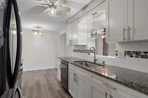 House in Port Richey, Florida 2 bedrooms, 94.48 sq.m. № 1883318 - photo 9