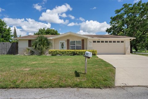 House in Port Richey, Florida 2 bedrooms, 94.48 sq.m. № 1883318 - photo 1