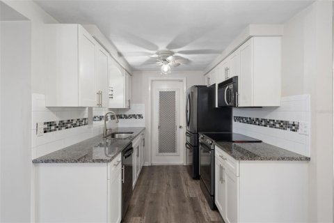 House in Port Richey, Florida 2 bedrooms, 94.48 sq.m. № 1883318 - photo 8