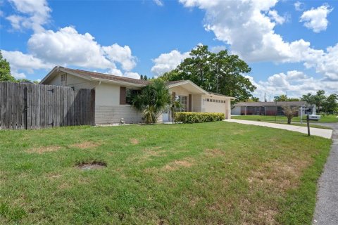 House in Port Richey, Florida 2 bedrooms, 94.48 sq.m. № 1883318 - photo 28