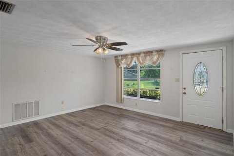 House in Port Richey, Florida 2 bedrooms, 94.48 sq.m. № 1883318 - photo 3
