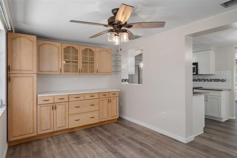 House in Port Richey, Florida 2 bedrooms, 94.48 sq.m. № 1883318 - photo 11