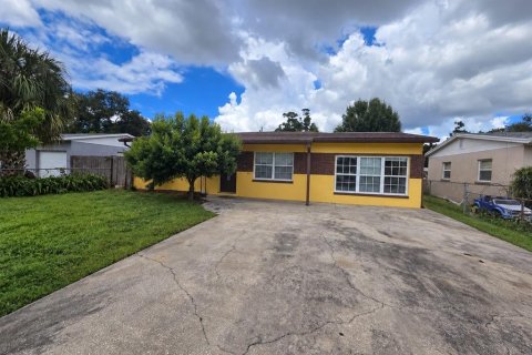 House in Pinellas Park, Florida 6 bedrooms, 200.48 sq.m. № 2367247