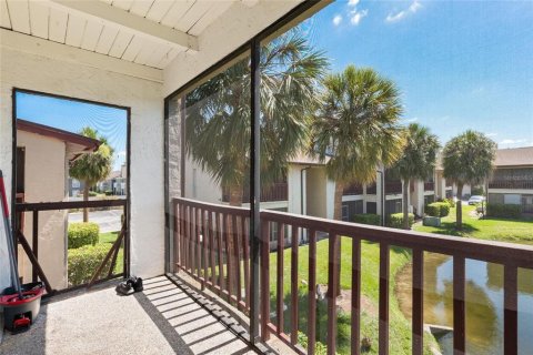 Condo in Tampa, Florida, 1 bedroom № 2205099 - photo 11