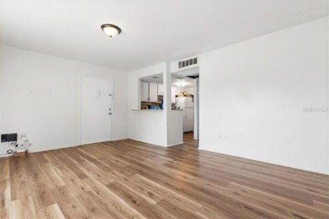 Condo in Tampa, Florida, 1 bedroom № 2205099 - photo 5
