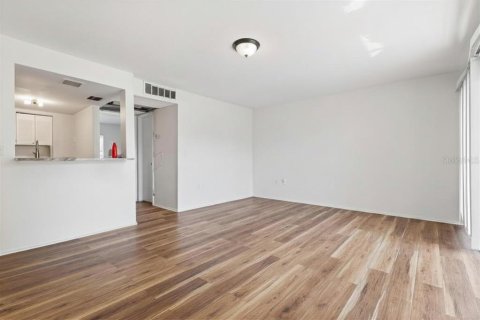 Condo in Tampa, Florida, 1 bedroom № 2205099 - photo 4