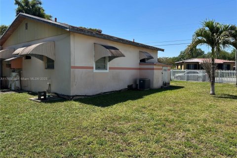 Villa ou maison à vendre à Miami, Floride: 3 chambres, 130.99 m2 № 1698135 - photo 6