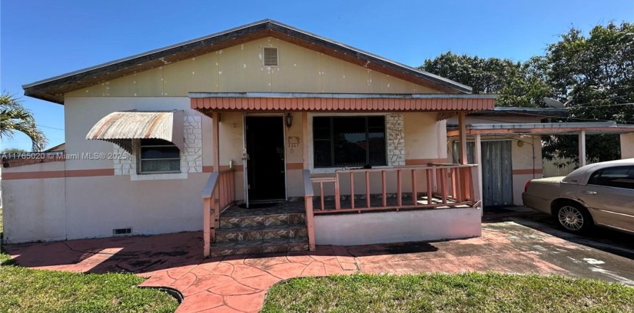 Villa ou maison à Miami, Floride 3 chambres, 130.99 m2 № 1698135