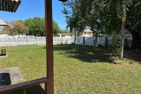 Villa ou maison à vendre à Miami, Floride: 3 chambres, 130.99 m2 № 1698135 - photo 5