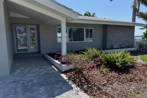 Casa en alquiler en Treasure Island, Florida, 3 dormitorios, 167.13 m2 № 1718882 - foto 2