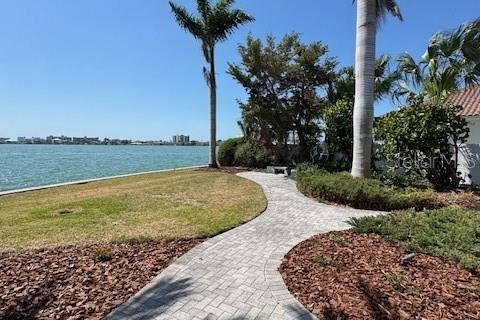 Casa en alquiler en Treasure Island, Florida, 3 dormitorios, 167.13 m2 № 1718882 - foto 21