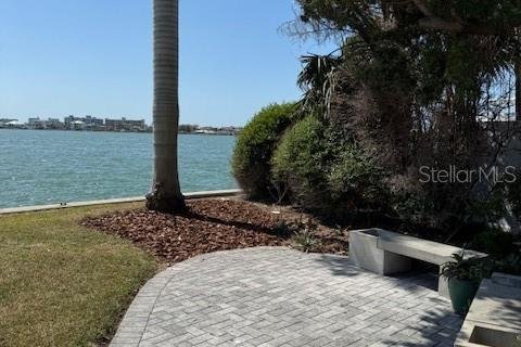 Casa en alquiler en Treasure Island, Florida, 3 dormitorios, 167.13 m2 № 1718882 - foto 20