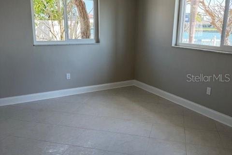 Casa en alquiler en Treasure Island, Florida, 3 dormitorios, 167.13 m2 № 1718882 - foto 13