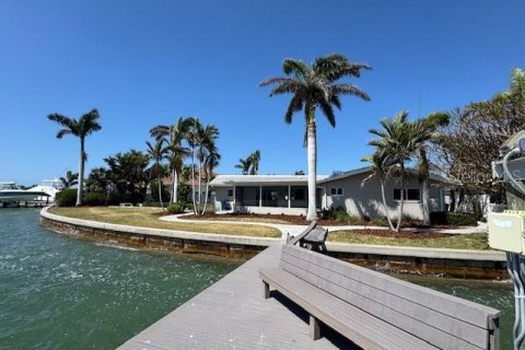 Casa en alquiler en Treasure Island, Florida, 3 dormitorios, 167.13 m2 № 1718882 - foto 15