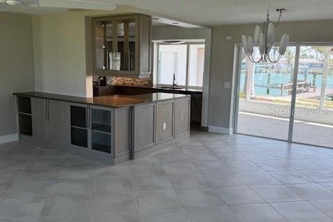 Casa en alquiler en Treasure Island, Florida, 3 dormitorios, 167.13 m2 № 1718882 - foto 6
