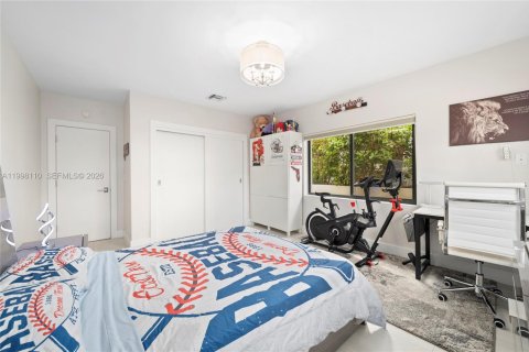 House in Miami Beach, Florida 4 bedrooms, 199.93 sq.m. № 2060878 - photo 9