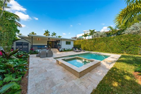 House in Miami Beach, Florida 4 bedrooms, 199.93 sq.m. № 2060878 - photo 21