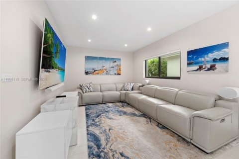 House in Miami Beach, Florida 4 bedrooms, 199.93 sq.m. № 2060878 - photo 7
