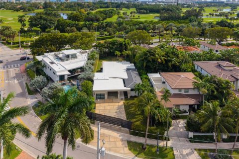 House in Miami Beach, Florida 4 bedrooms, 199.93 sq.m. № 2060878 - photo 23