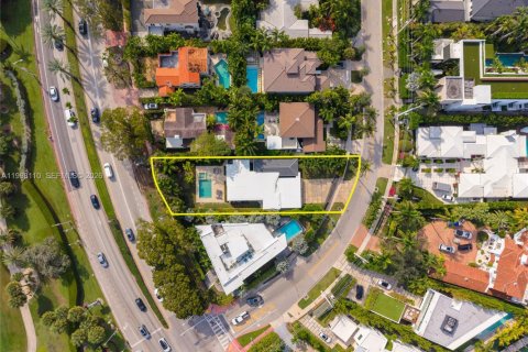 House in Miami Beach, Florida 4 bedrooms, 199.93 sq.m. № 2060878 - photo 26
