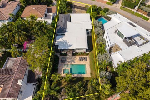 House in Miami Beach, Florida 4 bedrooms, 199.93 sq.m. № 2060878 - photo 22