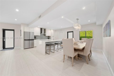 House in Miami Beach, Florida 4 bedrooms, 199.93 sq.m. № 2060878 - photo 2