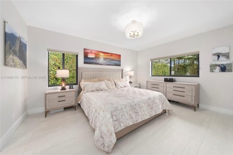 House in Miami Beach, Florida 4 bedrooms, 199.93 sq.m. № 2060878 - photo 12