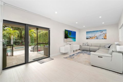 House in Miami Beach, Florida 4 bedrooms, 199.93 sq.m. № 2060878 - photo 6