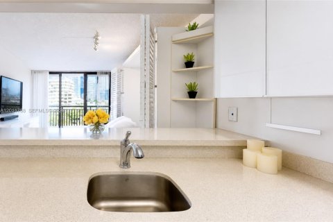 Condo in Miami, Florida № 2074877 - photo 7