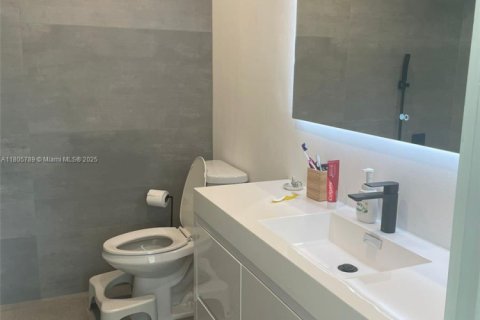 Condo in North Miami Beach, Florida, 2 bedrooms  № 1742390 - photo 10