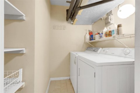 Condo in Orlando, Florida, 2 bedrooms  № 1877482 - photo 24
