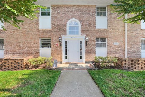 Condo in Orlando, Florida, 2 bedrooms  № 1877482 - photo 1