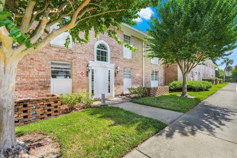Condo in Orlando, Florida, 2 bedrooms  № 1877482 - photo 2