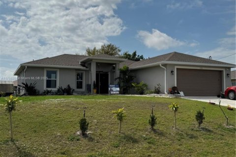 Villa ou maison à vendre à Cape Coral, Floride: 4 chambres № 1698395 - photo 1