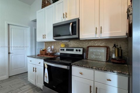 Villa ou maison à vendre à Cape Coral, Floride: 4 chambres № 1698395 - photo 8