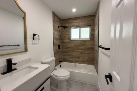 House in Fort Lauderdale, Florida 3 bedrooms, 109.25 sq.m. № 1811707 - photo 5