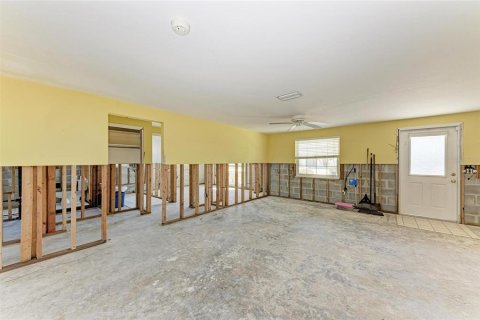 House in Holmes Beach, Florida 2 bedrooms, 139.91 sq.m. № 1716619 - photo 14