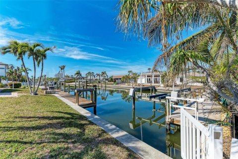 House in Holmes Beach, Florida 2 bedrooms, 139.91 sq.m. № 1716619 - photo 28